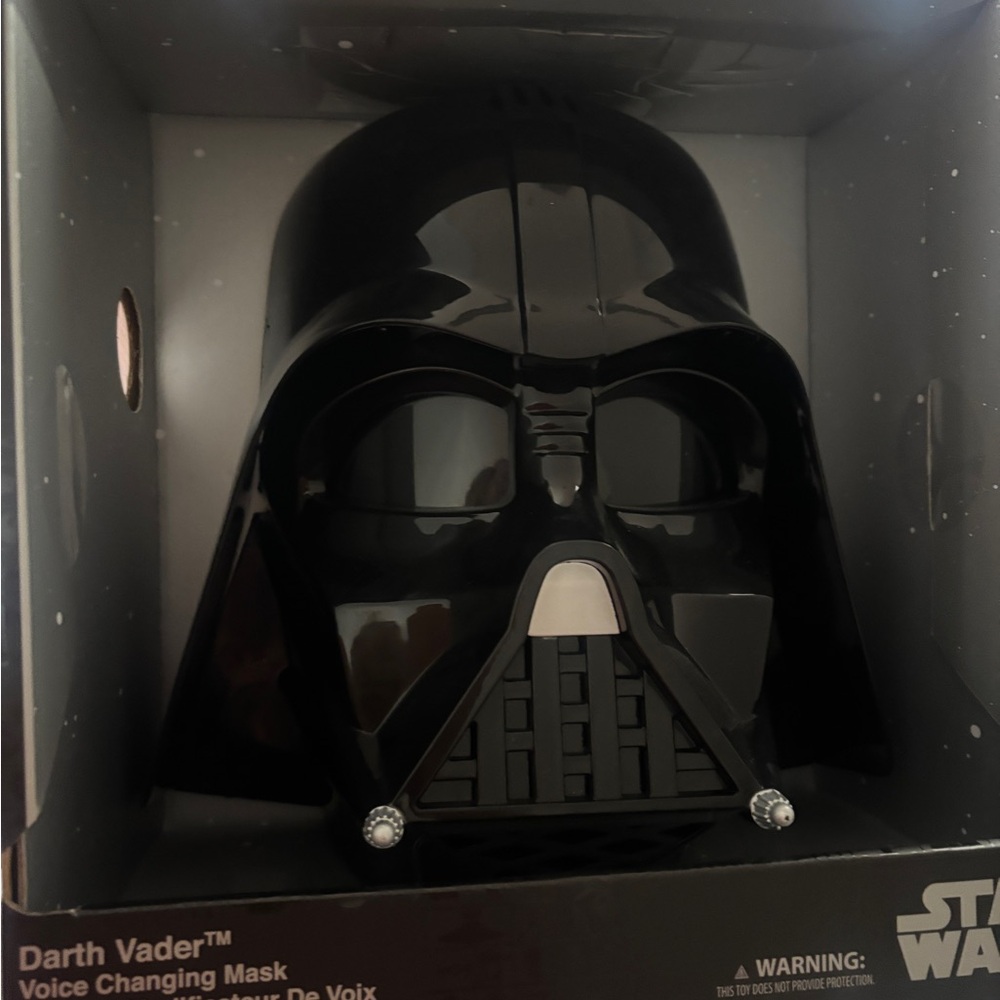 Star Wars Black Darth Vader Voice-Changing Helmet